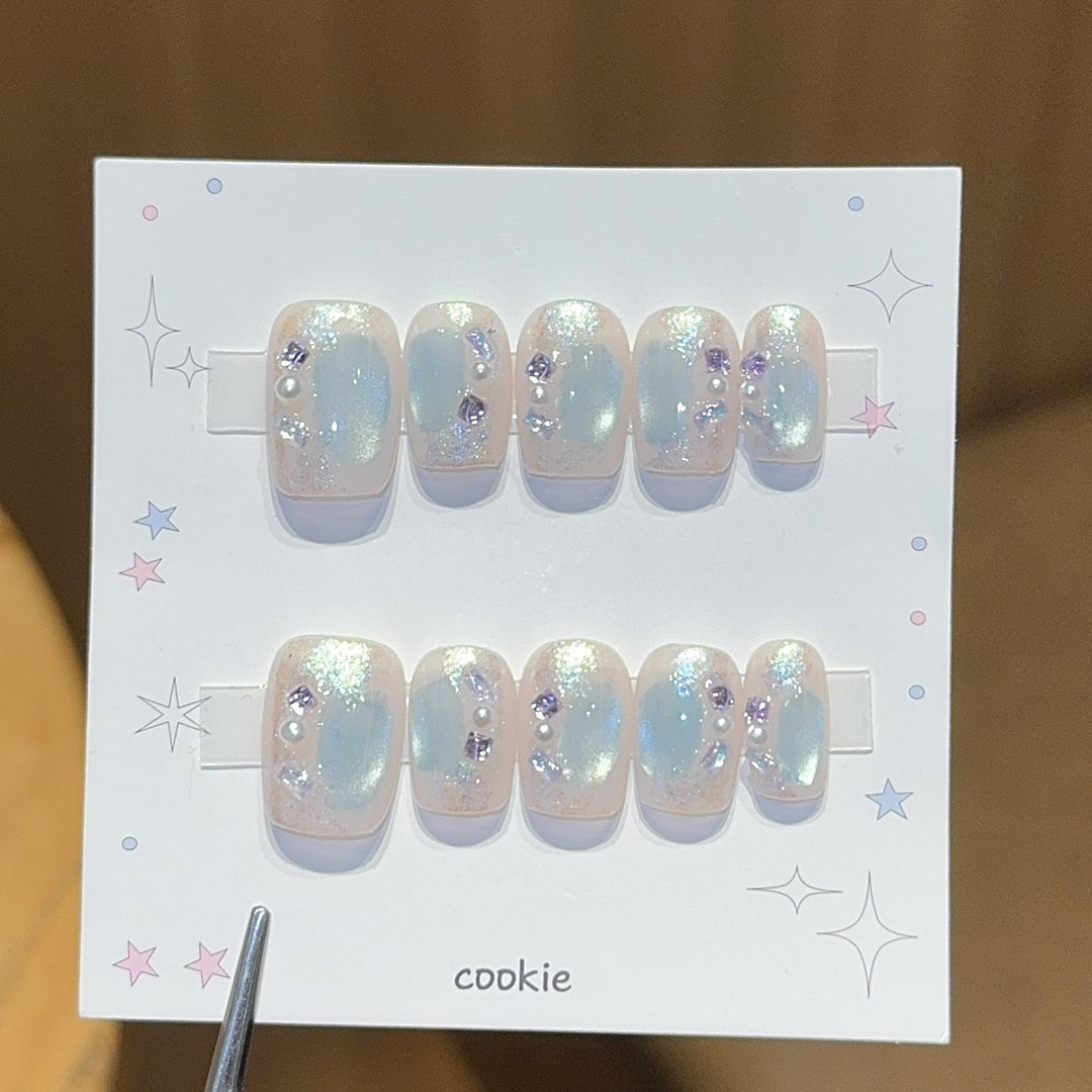 Artificial nails with pearl and glitter decoration Bowlift