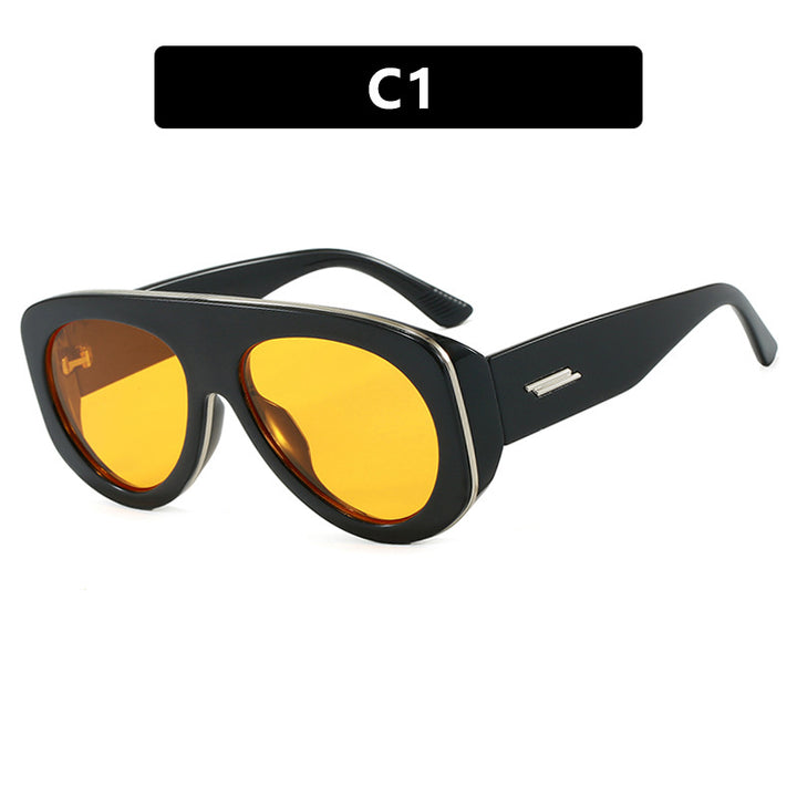 Ladies extravagant sunglasses in striking design Bowlift