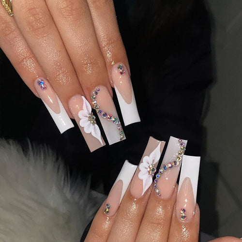 Decorative Press-On Nail Set with Floral and Rhinestone Accents Bowlift