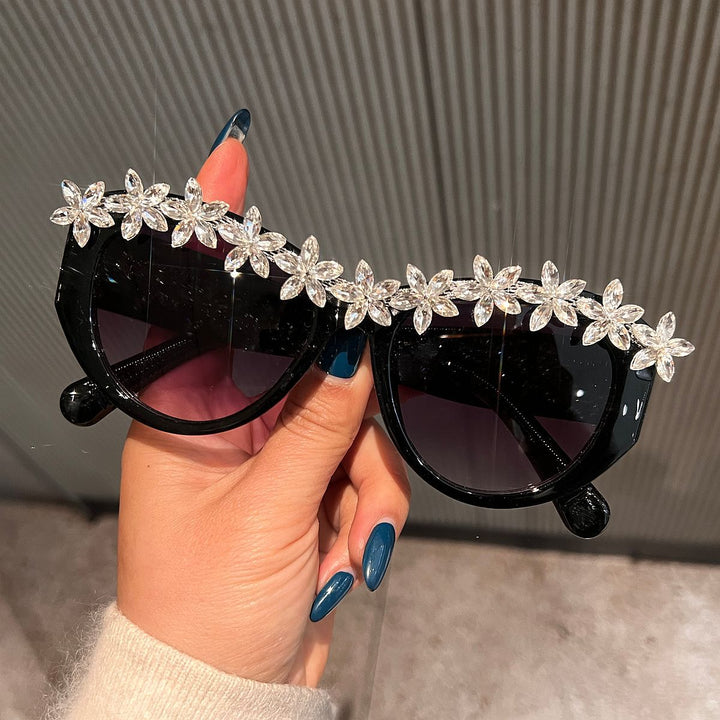 Ladies sunglasses with floral crystal accents Bowlift