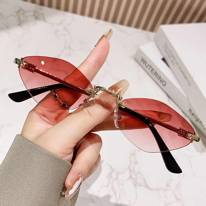 Women's Cat-Eye Sunglasses in Modern Elegance Style Bowlift