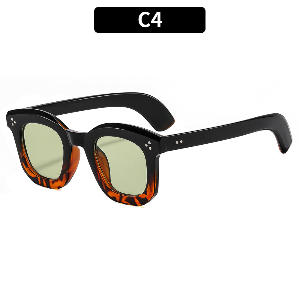 Vintage-Inspired Bold Frame Sunglasses