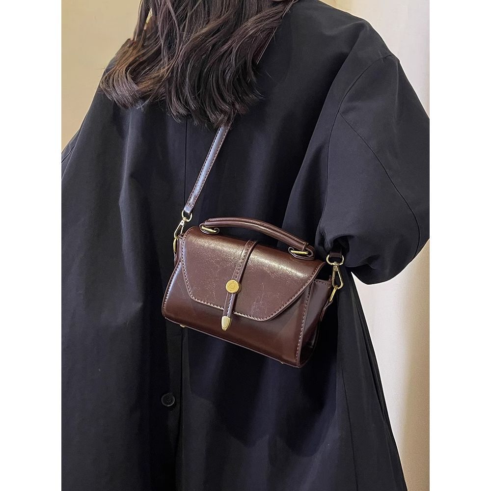 Vintage-Inspired Leather Handbag Bowlift