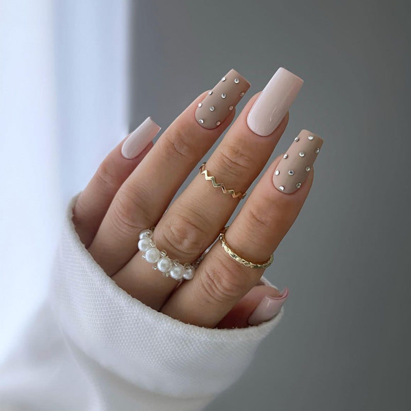 Elegant Stiletto Press-On Nail Art with Rhinestone Accents Bowlift