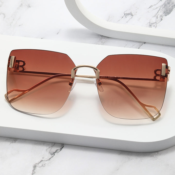 Women elegant square sunglasses with gold-colored metal frame Bowlift