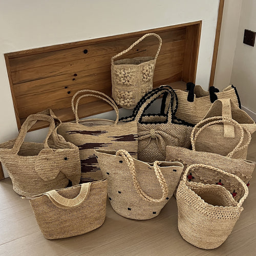 Handcrafted straw bag with soft lining Bowlift