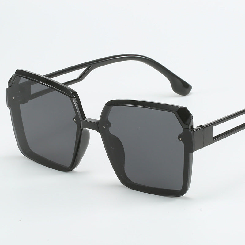 Ladies fashionable square sunglasses with filigree design Bowlift