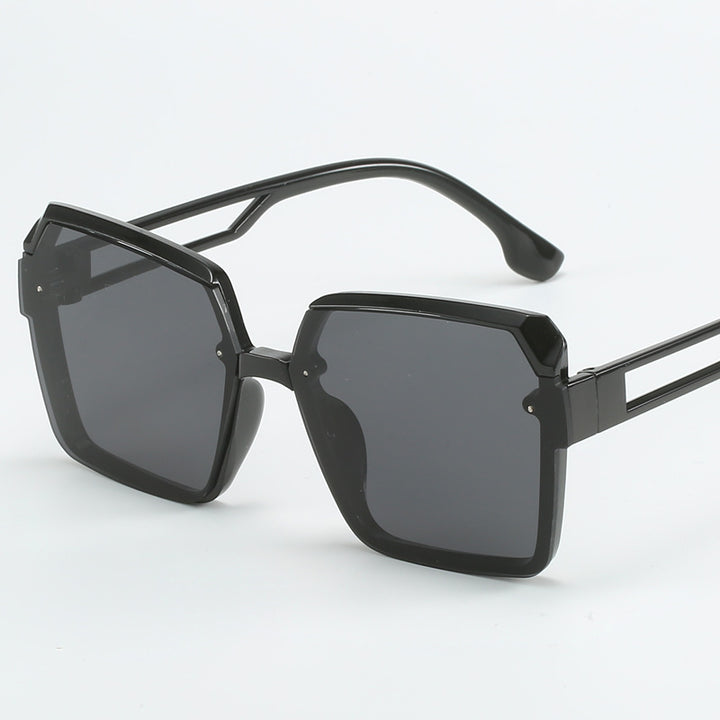 Ladies fashionable square sunglasses with filigree design Bowlift