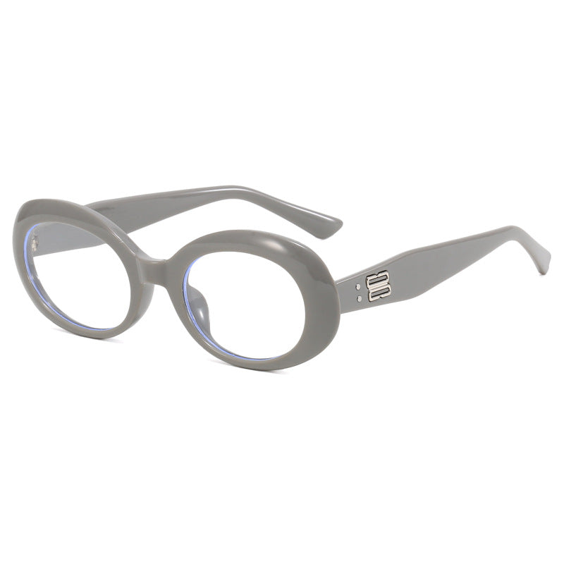 Women Retro-inspired Sunglasses with Wide Frame Bowlift