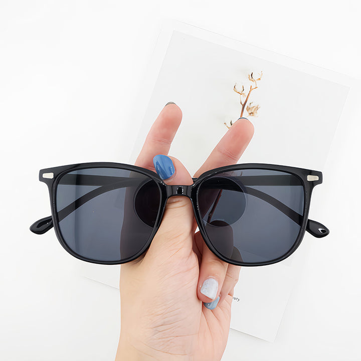 Chic Cat-Eye Sunglasses Bowlift