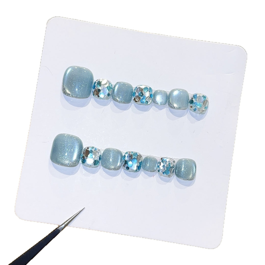 Glamorous artificial nails in the cool glitter design Bowlift