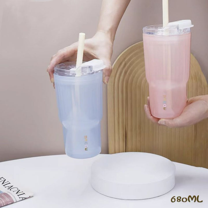 Ladies insulated drinking cup with flexible lid and silicone-coated straw Bowlift