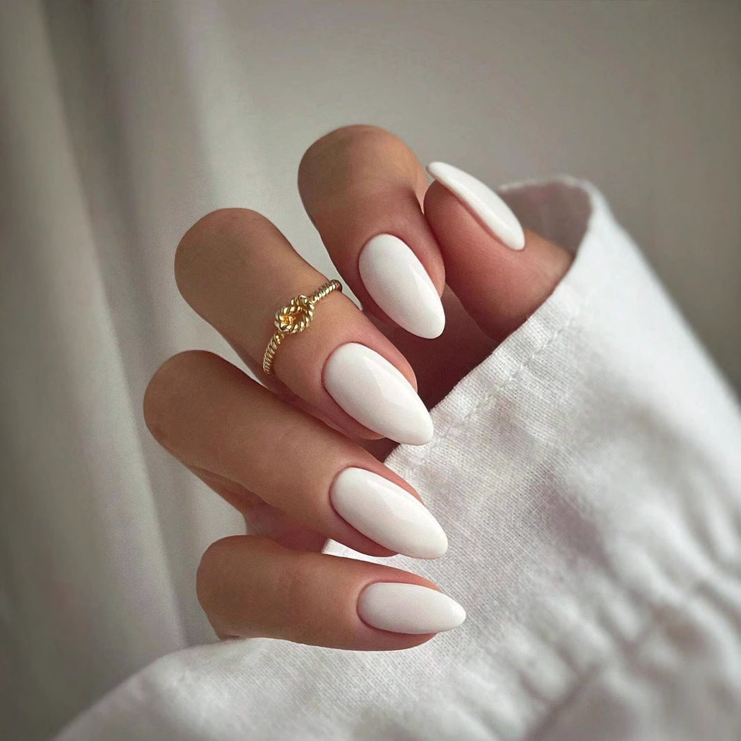 Artificial nail set with elegant stiletto shape Bowlift