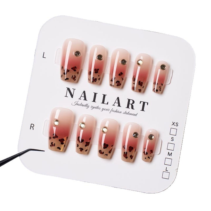 Artificial nails with elegant leopard pattern and glitter accents Bowlift