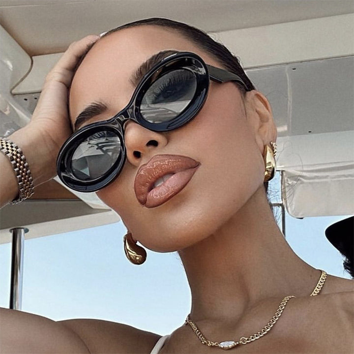 Women's oval sunglasses with modern lenses Bowlift