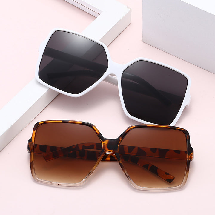 Women's oversized square sunglasses with elegant frame Bowlift