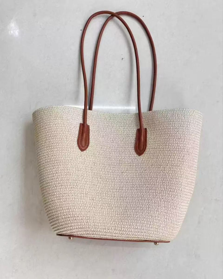 Sleek beach bag with matching sun hat Bowlift