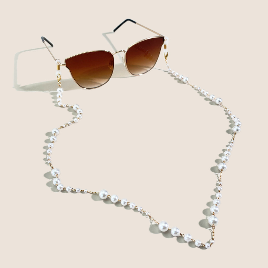 Elegant Pearl Eyewear Chain Bowlift