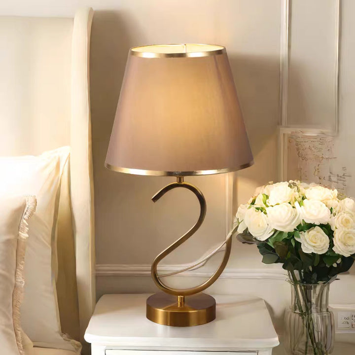 Elegant Swan-Design Table Lamp