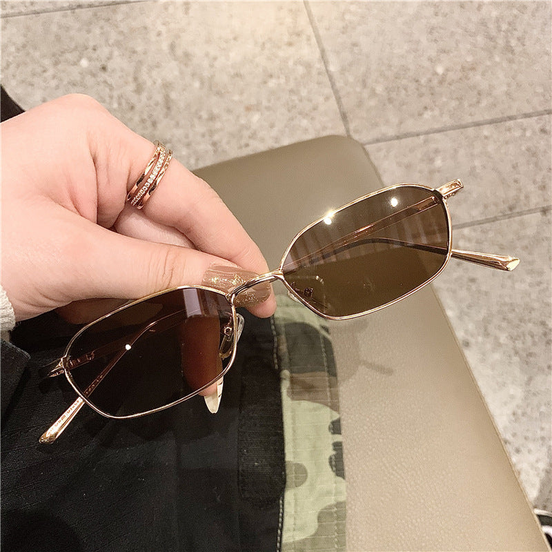 Women geometric sunglasses in minimalist design Bowlift