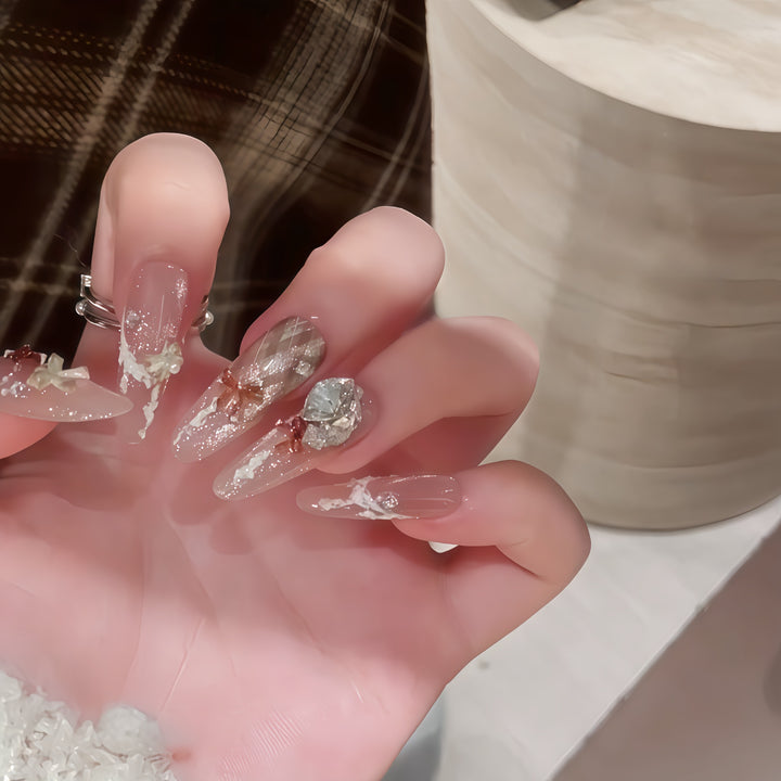 Artificial nail tips with elegant glitter details Bowlift
