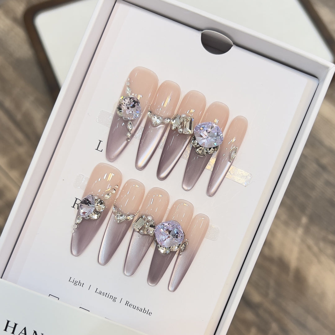 Glamorous Press-On Nail Art Set Bowlift