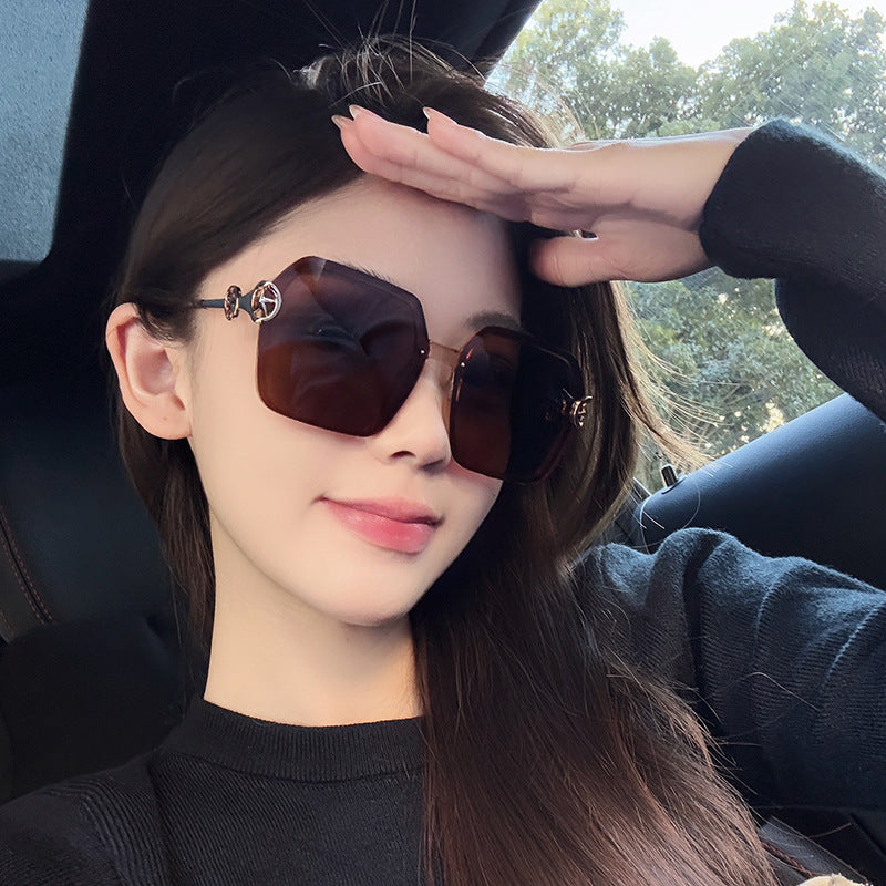 Women's Fashion Sunglasses with Luxurious Embellishments Bowlift