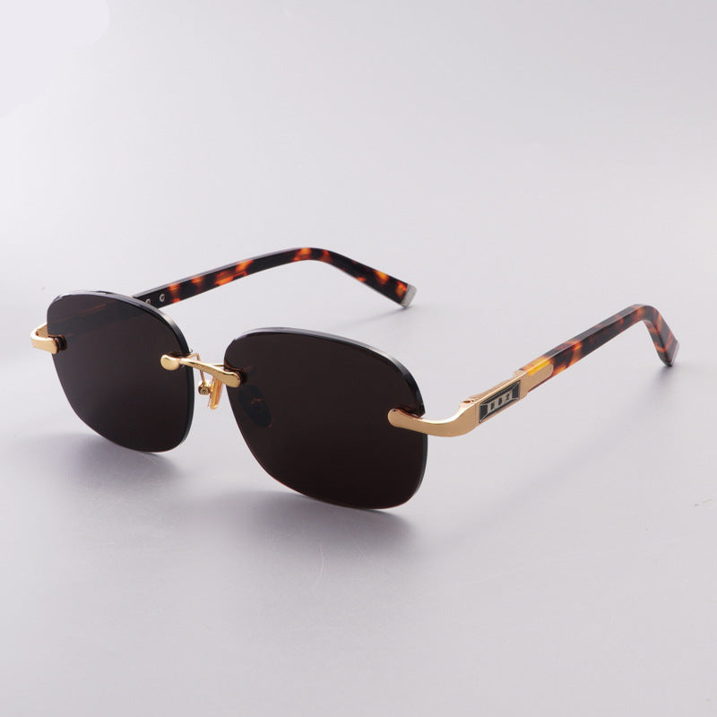 Ladies Elegant Sunglasses in Modern Retro Style Bowlift