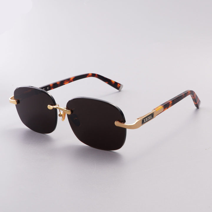 Ladies Elegant Sunglasses in Modern Retro Style Bowlift