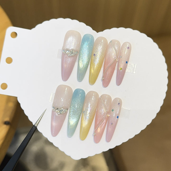 Artificial nails with shimmering effects and sparkling rhinestone details Bowlift