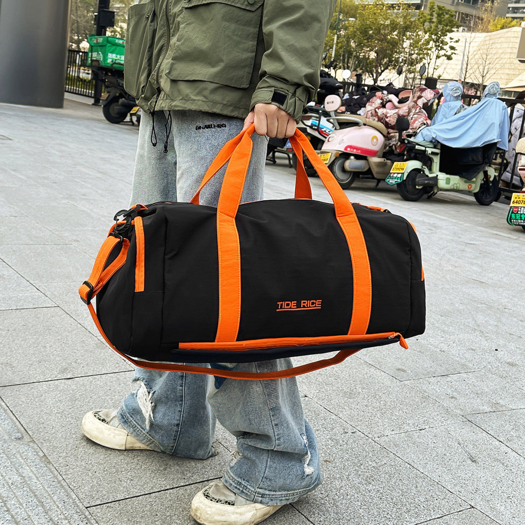 Sporty Travel Bag With Sturdy Shoulder Strap Bowlift