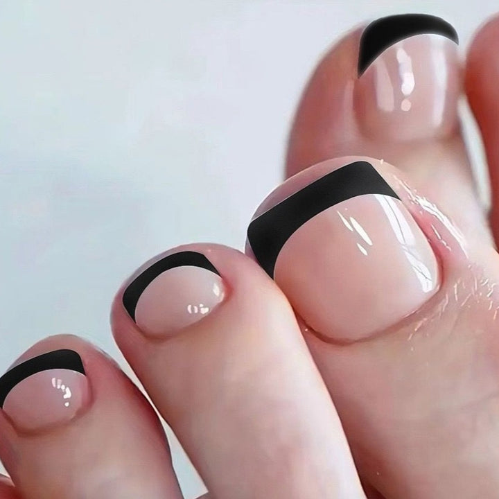 Chic French Tip Nail Art Bowlift