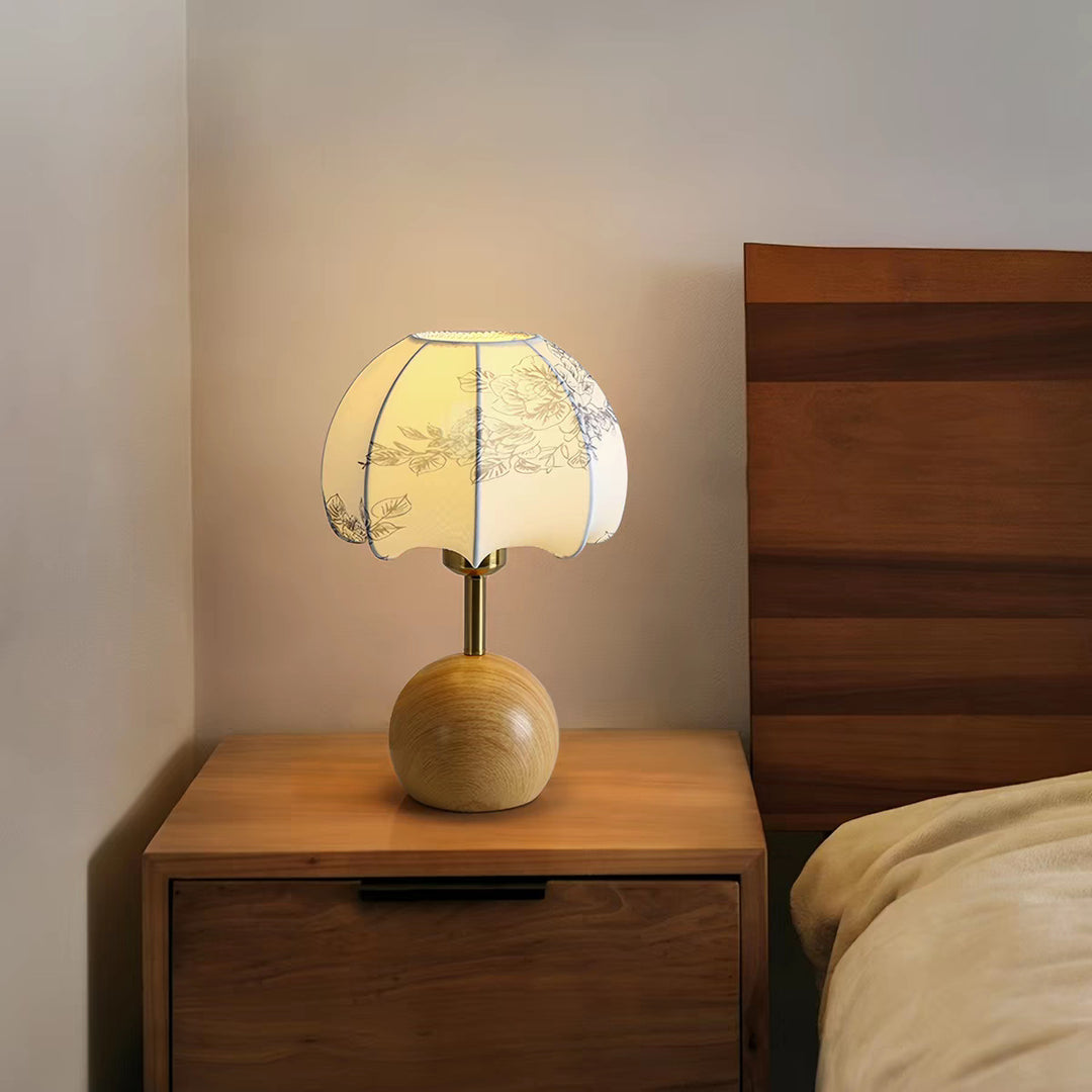 Elegant Floral Design Table Lamp