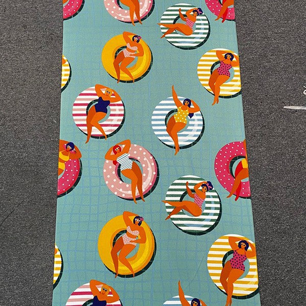 Beach towel with tropical flamingo design Bowlift
