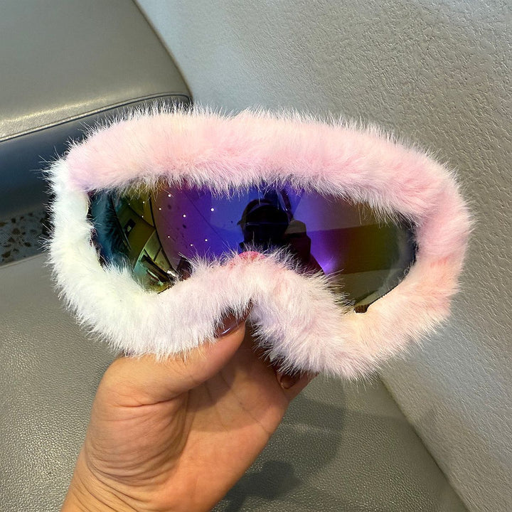 Women's sporty ski goggles with luxurious plush edge Bowlift