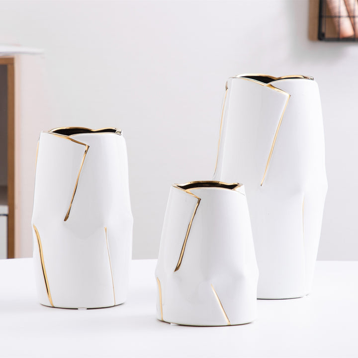 Decorative ceramic vase with golden accents Bowlift