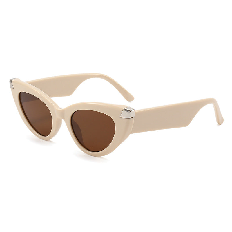 Ladies Cat-Eye Sunglasses in Luxurious Tortoise Design Bowlift