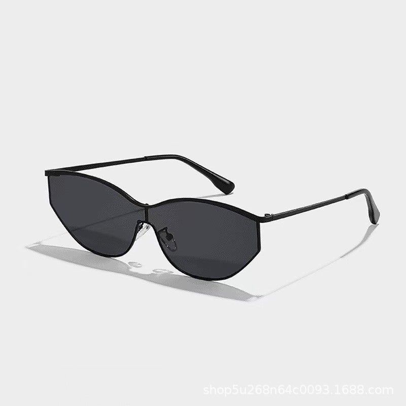 Fashion-forward Cat Eye Sunglasses