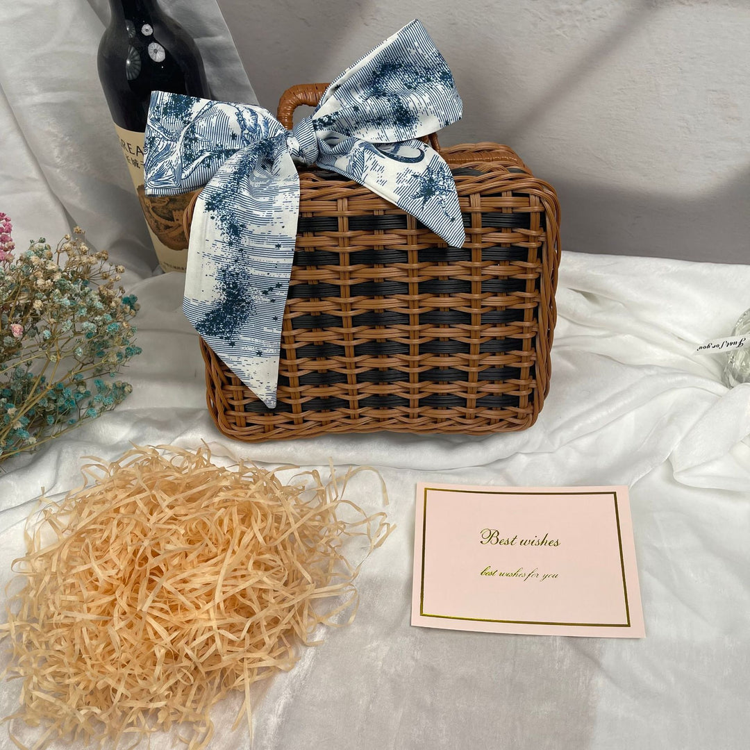 Women stylish picnic basket Bowlift