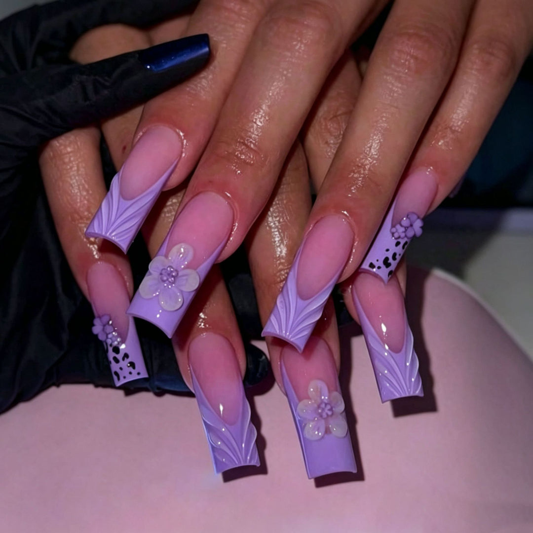 Elegant Press-On Nail Tips with Decorative Bow Bowlift