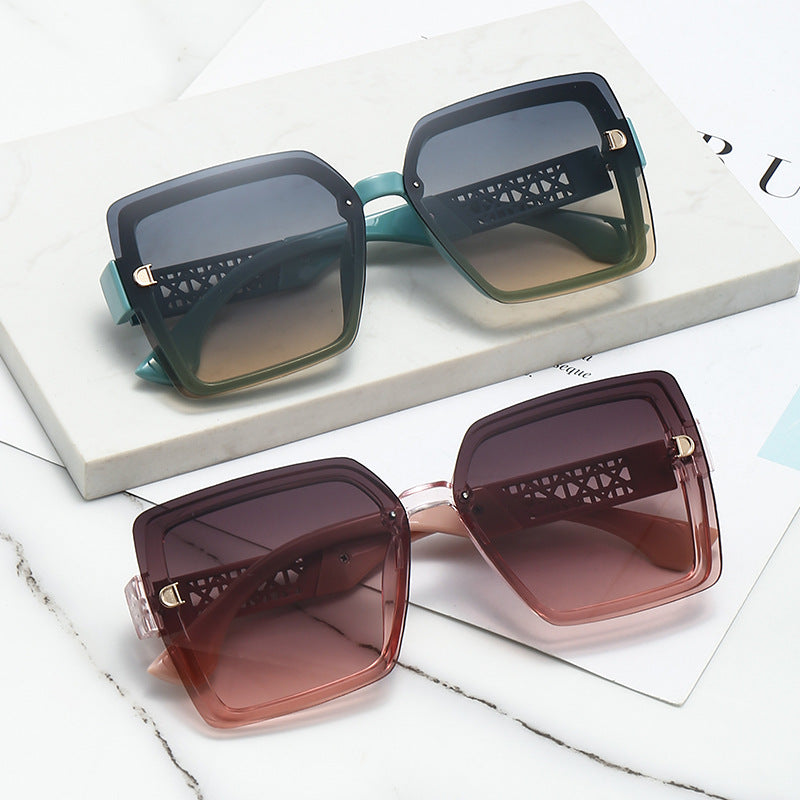 Ladies fashionable square sunglasses with sturdy frame and UV protection Bowlift