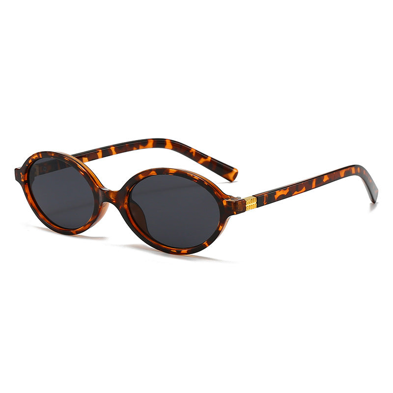 Women's fashionable oval glasses with golden accents Bowlift