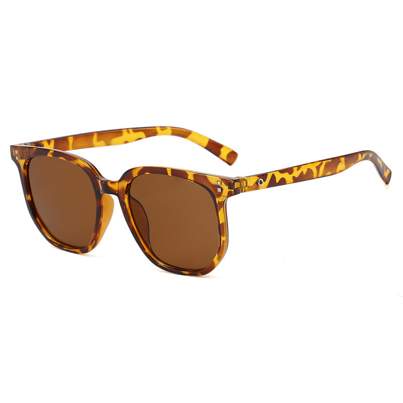 Ladies trendy square sunglasses with robust plastic frame Bowlift