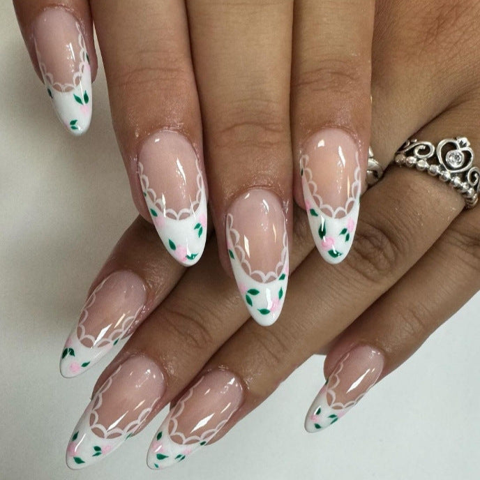 Elegant Floral Accent Press-On Nails Bowlift