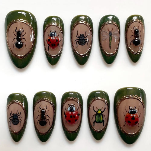 Artistic Insect-Embellished Press-On Nail Art Bowlift