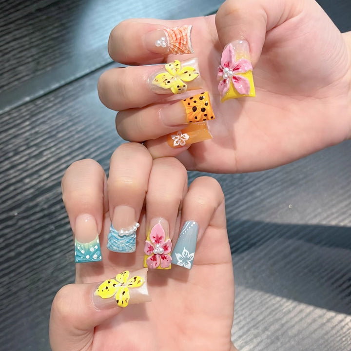 Artificial nails with floral 3D applications Bowlift