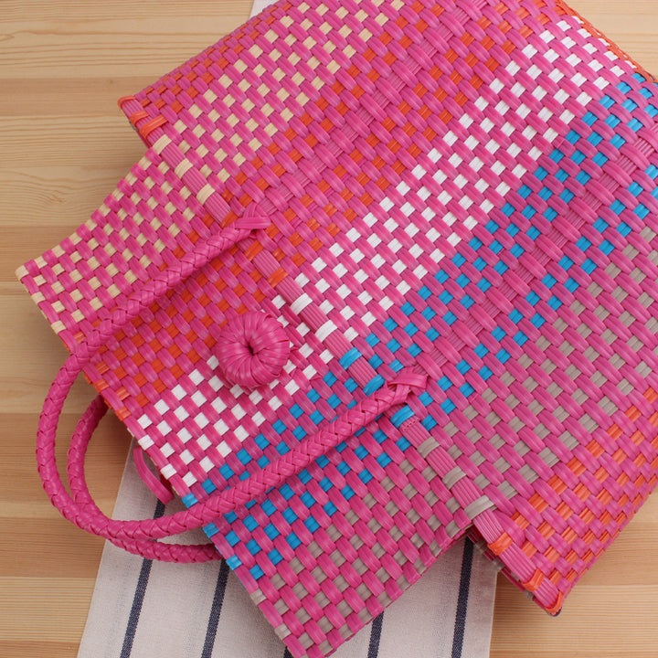 Trendy shopping bag made of handwoven material with playful details Bowlift