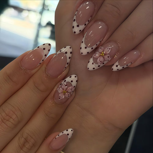 Art Nails in Elegant Flower and Dot Design Bowlift