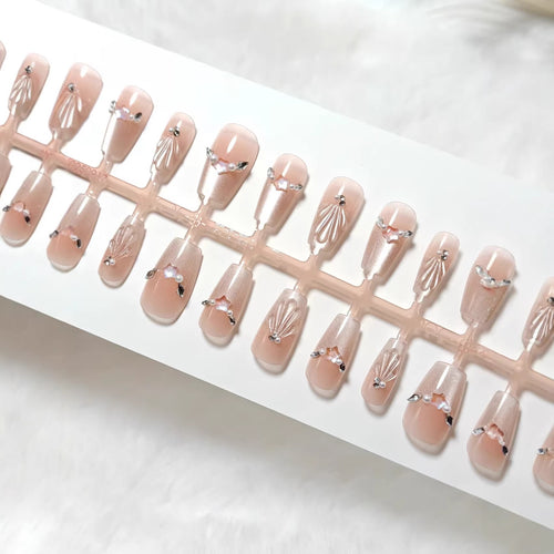 Glamorous artificial nails with filigree 3D decorations Bowlift