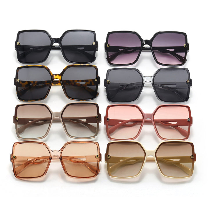 Women's fashionable oversized sunglasses with extravagant accents Bowlift